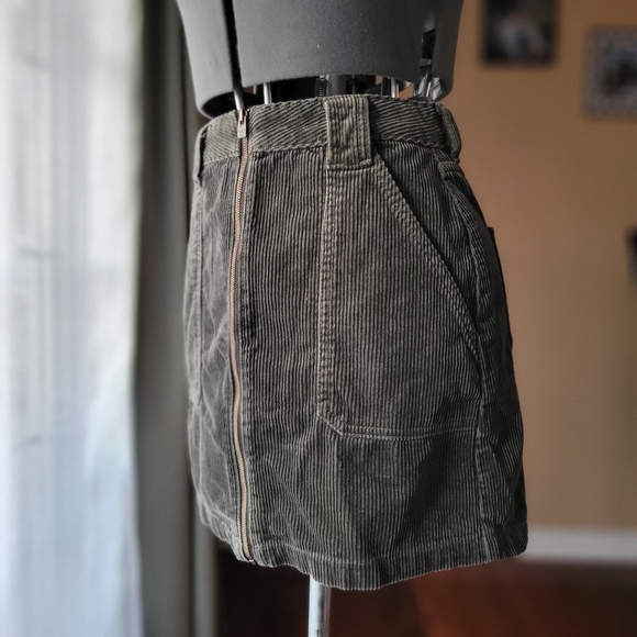 Hollister Olive Green Corduroy Ultra High-Waisted Mini Skirt, Size 1 - Picture 2 of 8